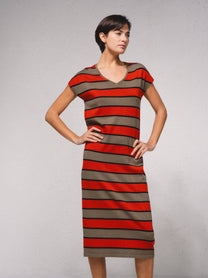 Abito midi in maglia a righe con scollo a V