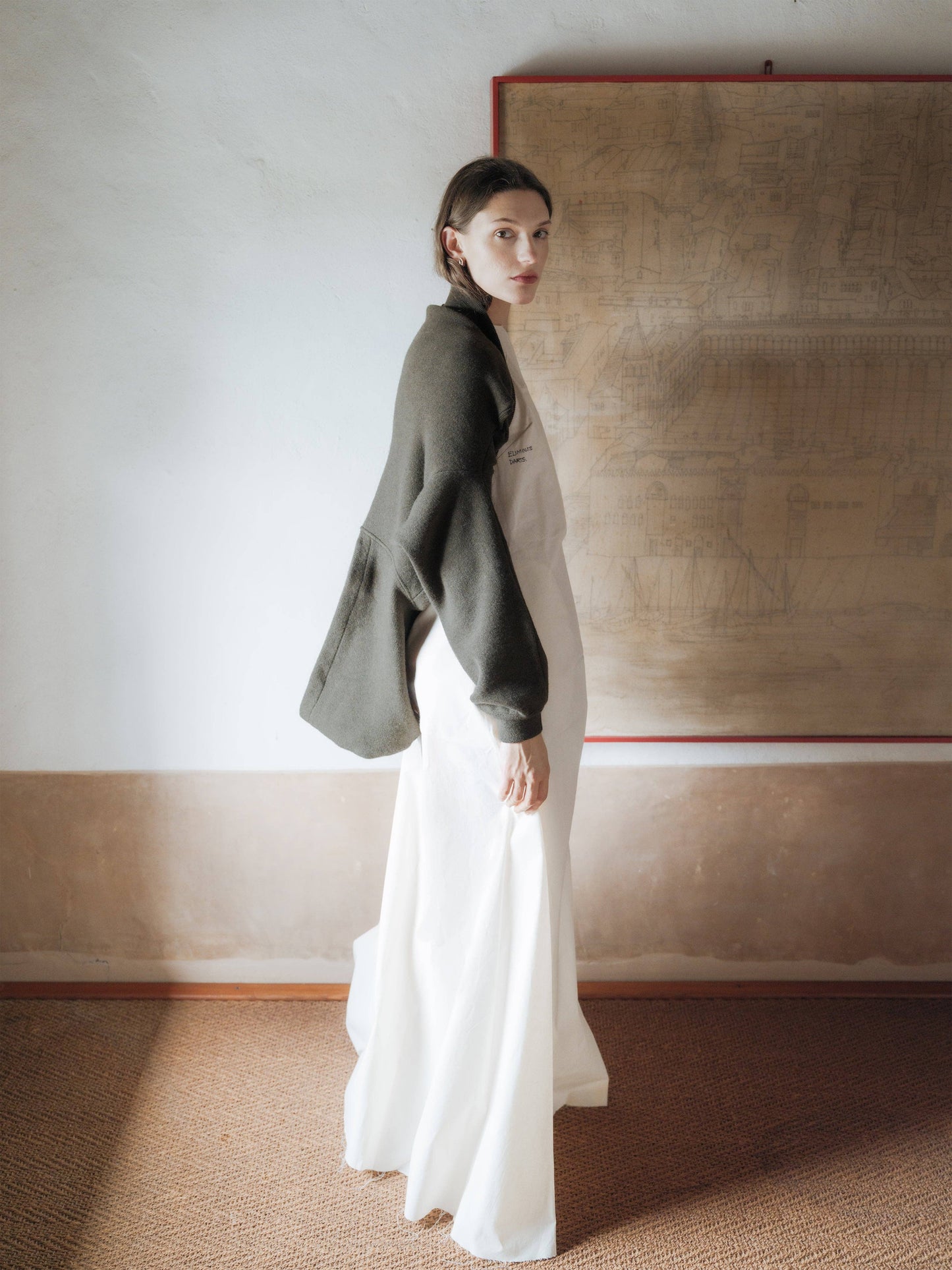 Felpa cropped con cappuccio in lana d’agnello superfine