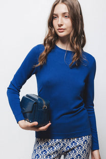 Maglione in maglia rasata blu con girocollo