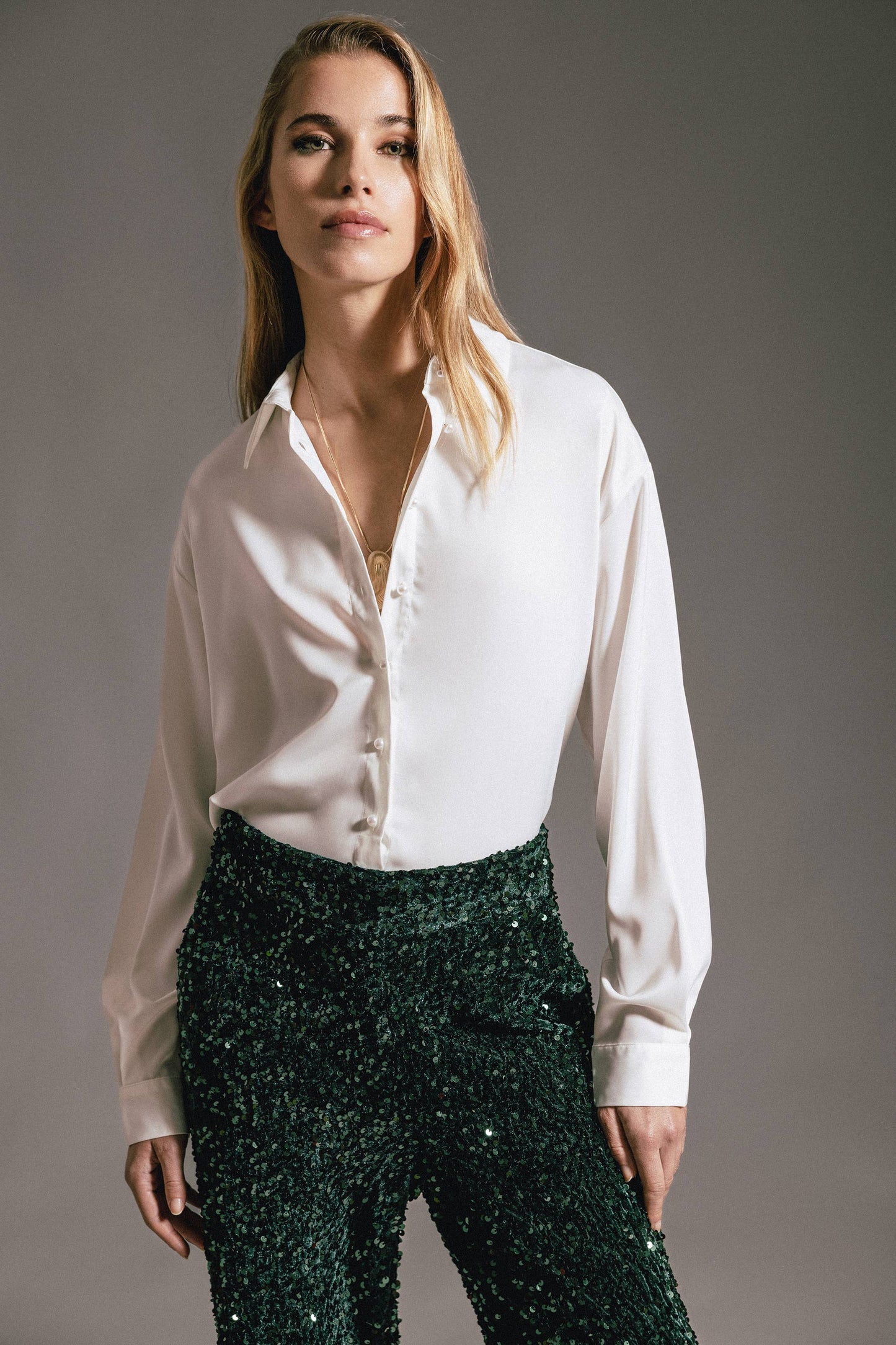 Camicia in raso con bottoni perla