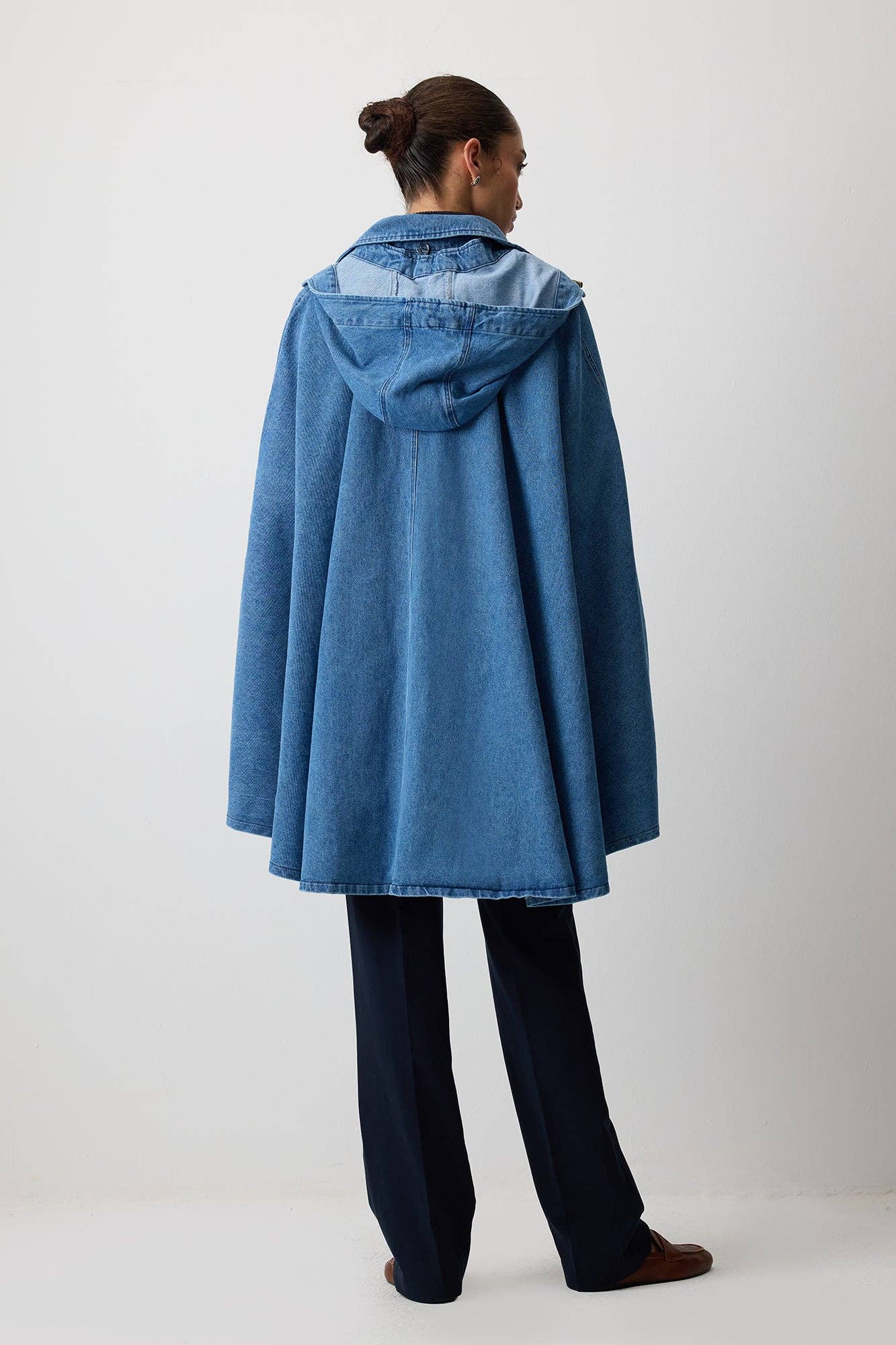 Poncho in denim con cappuccio