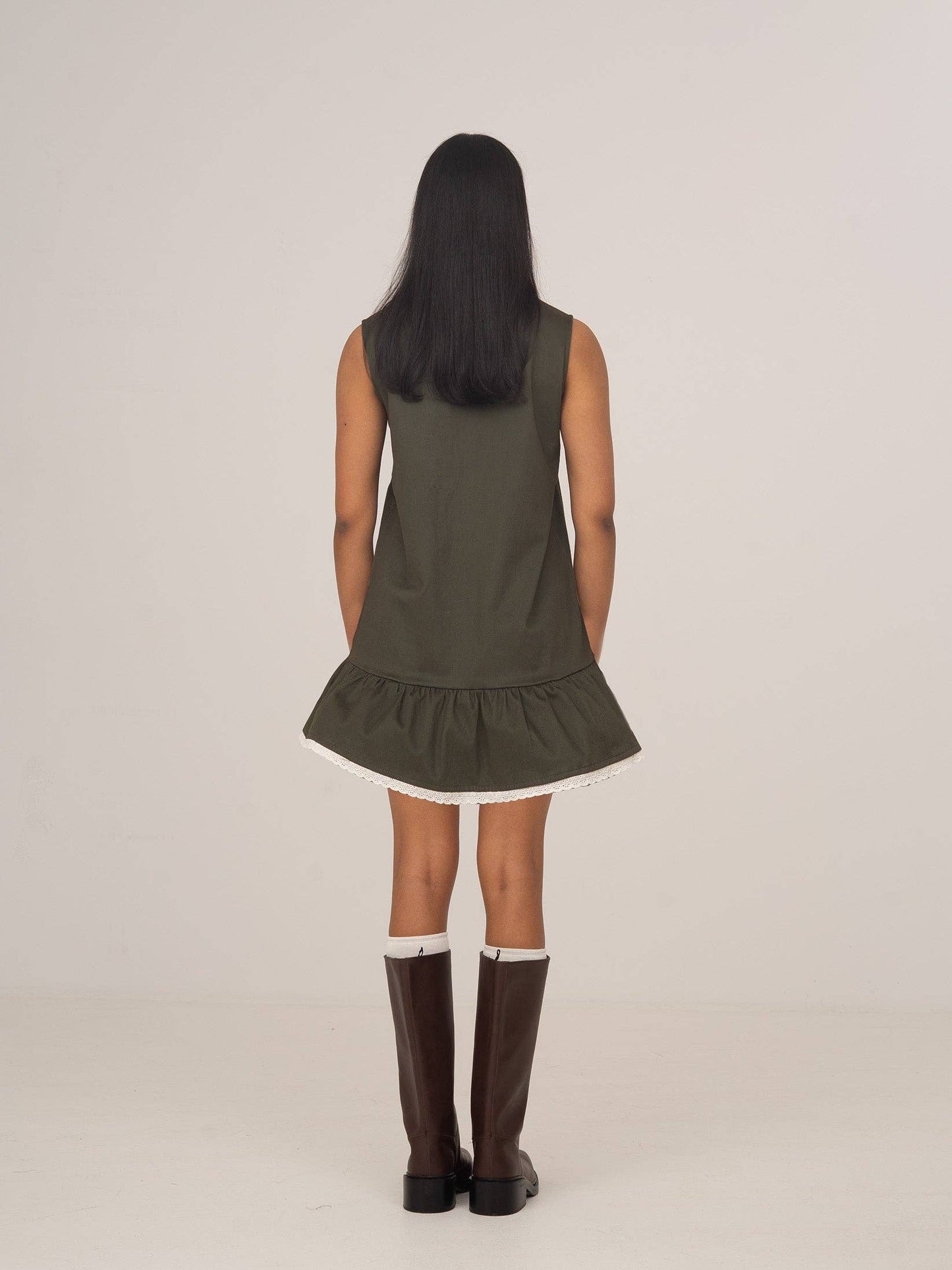Abito mini senza maniche verde edera con fiocchi