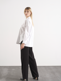 Camicia bianca in cotone con bottone a cuore