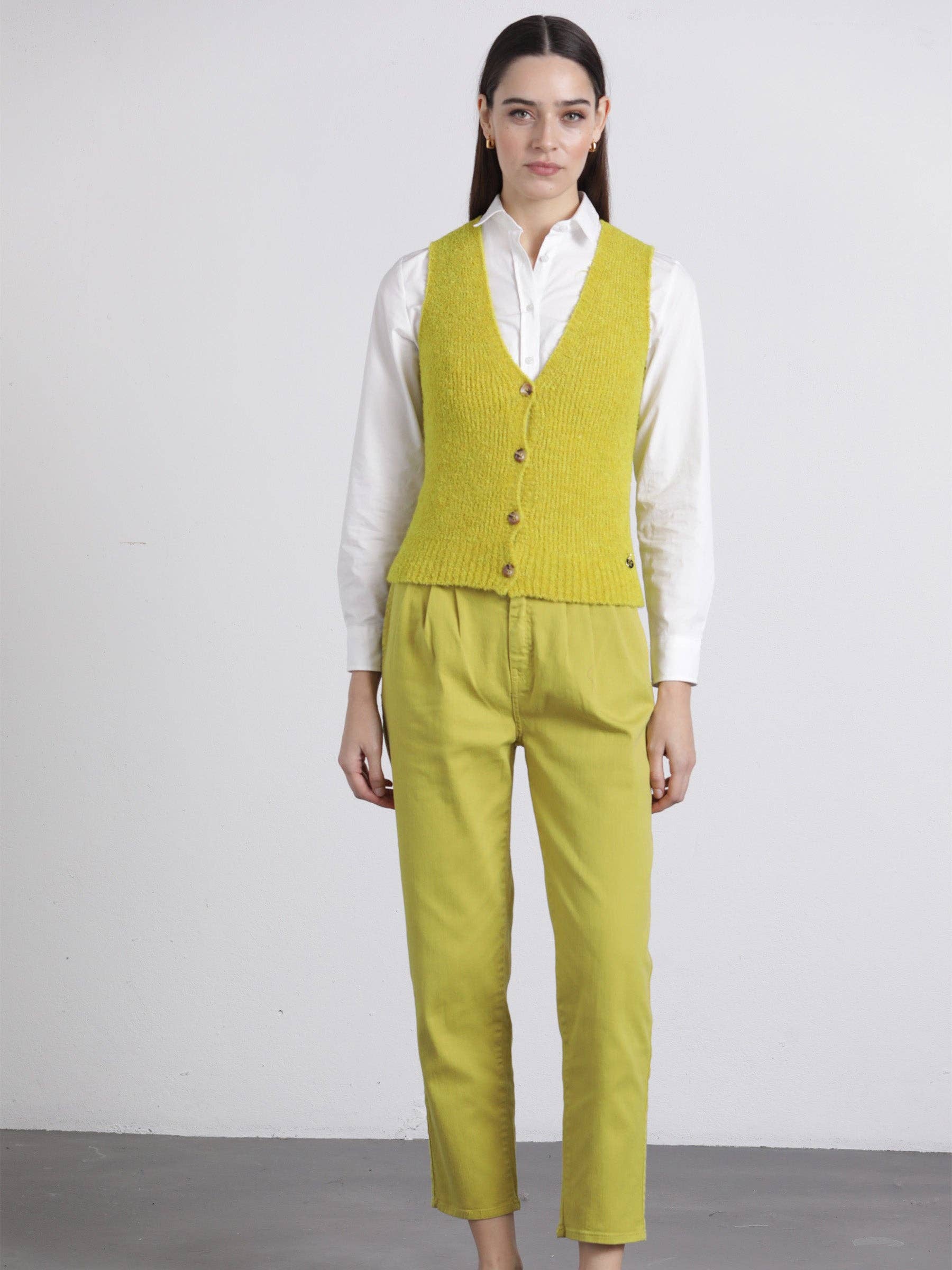 Gilet in maglia con bottoni in legno