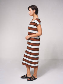 Abito midi in maglia a righe con scollo a V