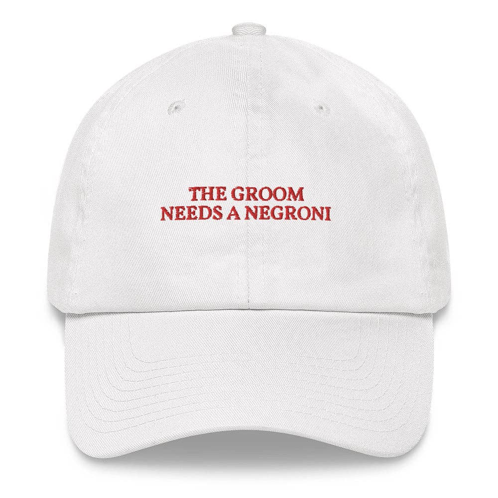 Cappellino dad hat ricamato “The Groom Needs a Negroni”