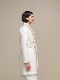 Cappotto doppiopetto con cintura da donna