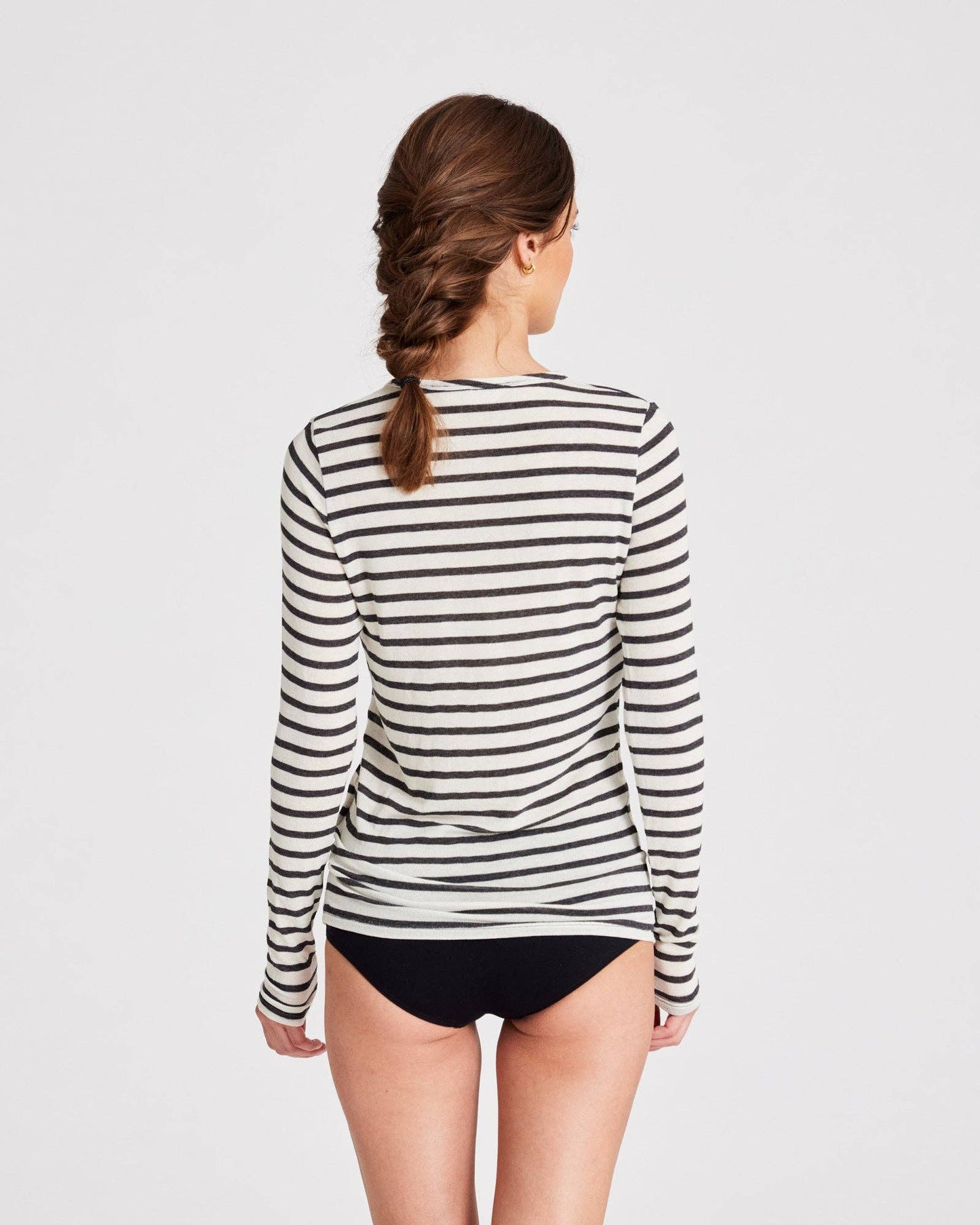 Maglia marinara in lana a righe ecru e grafite