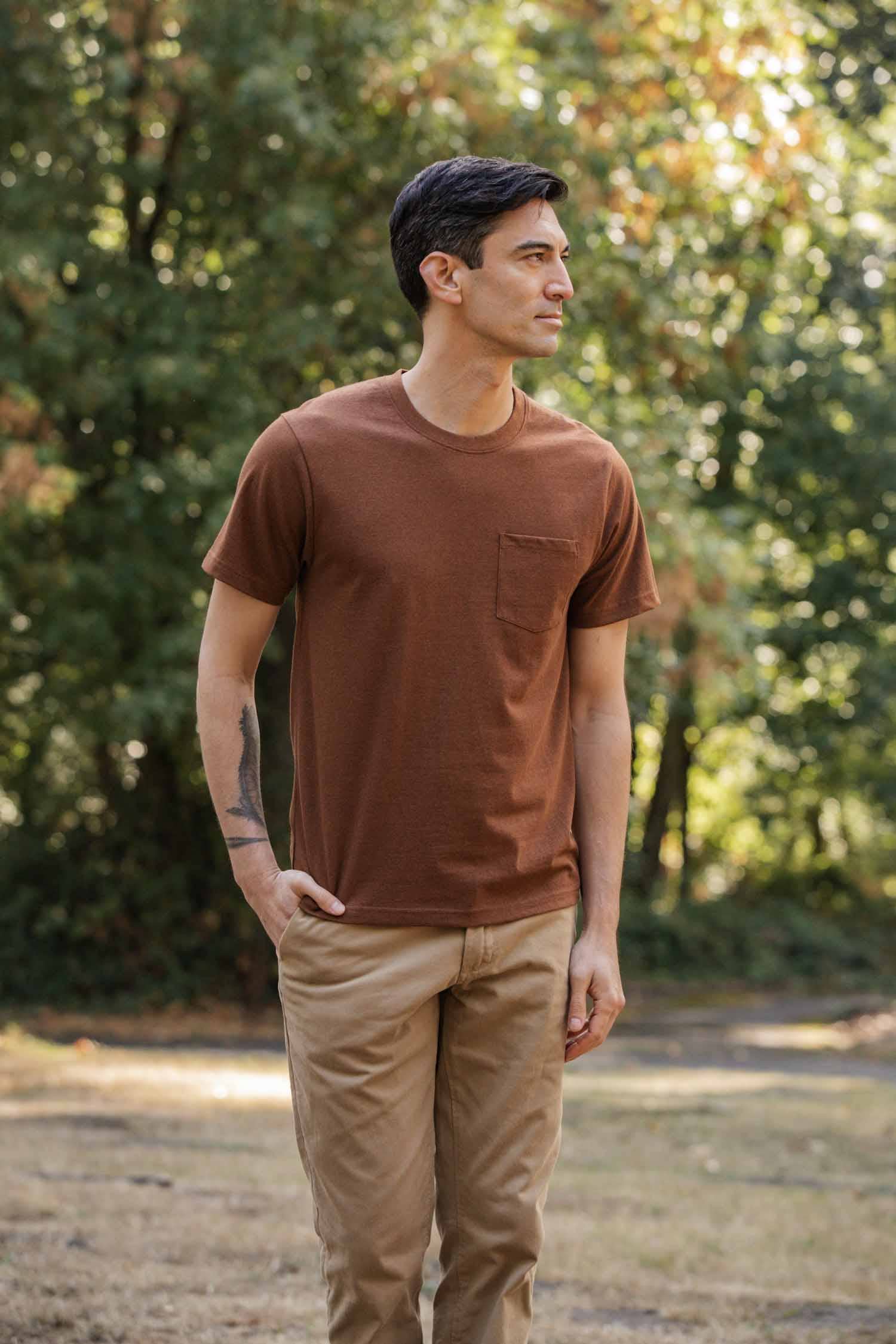 T-shirt riciclata con taschino bronzo