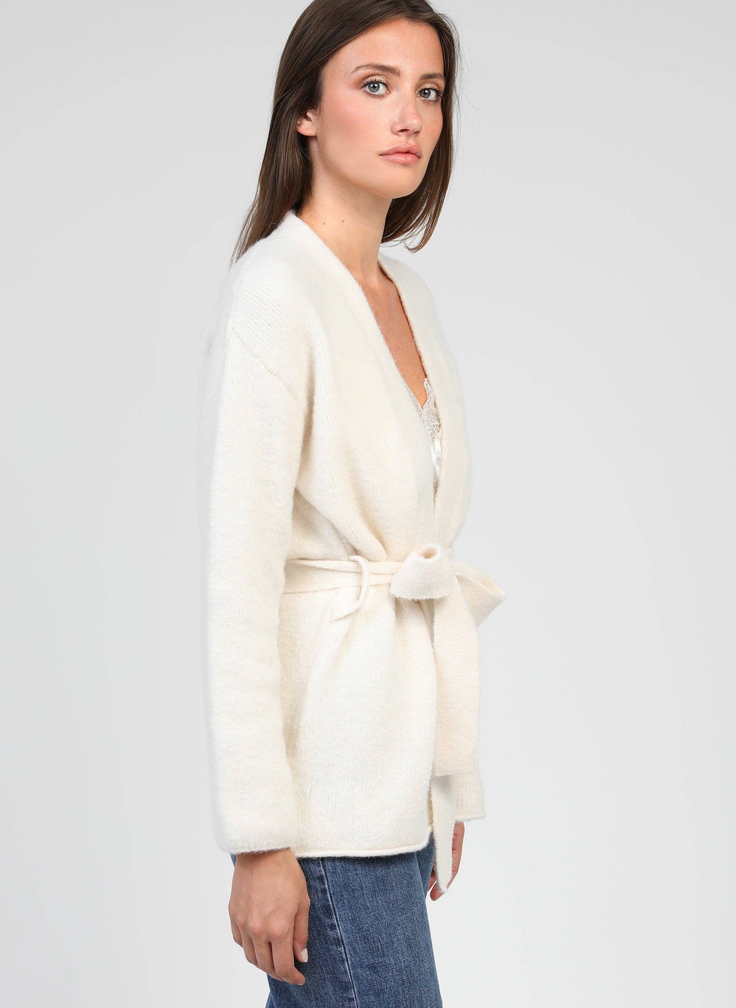 Cardigan Louna écru oversize in maglia calda con cintura