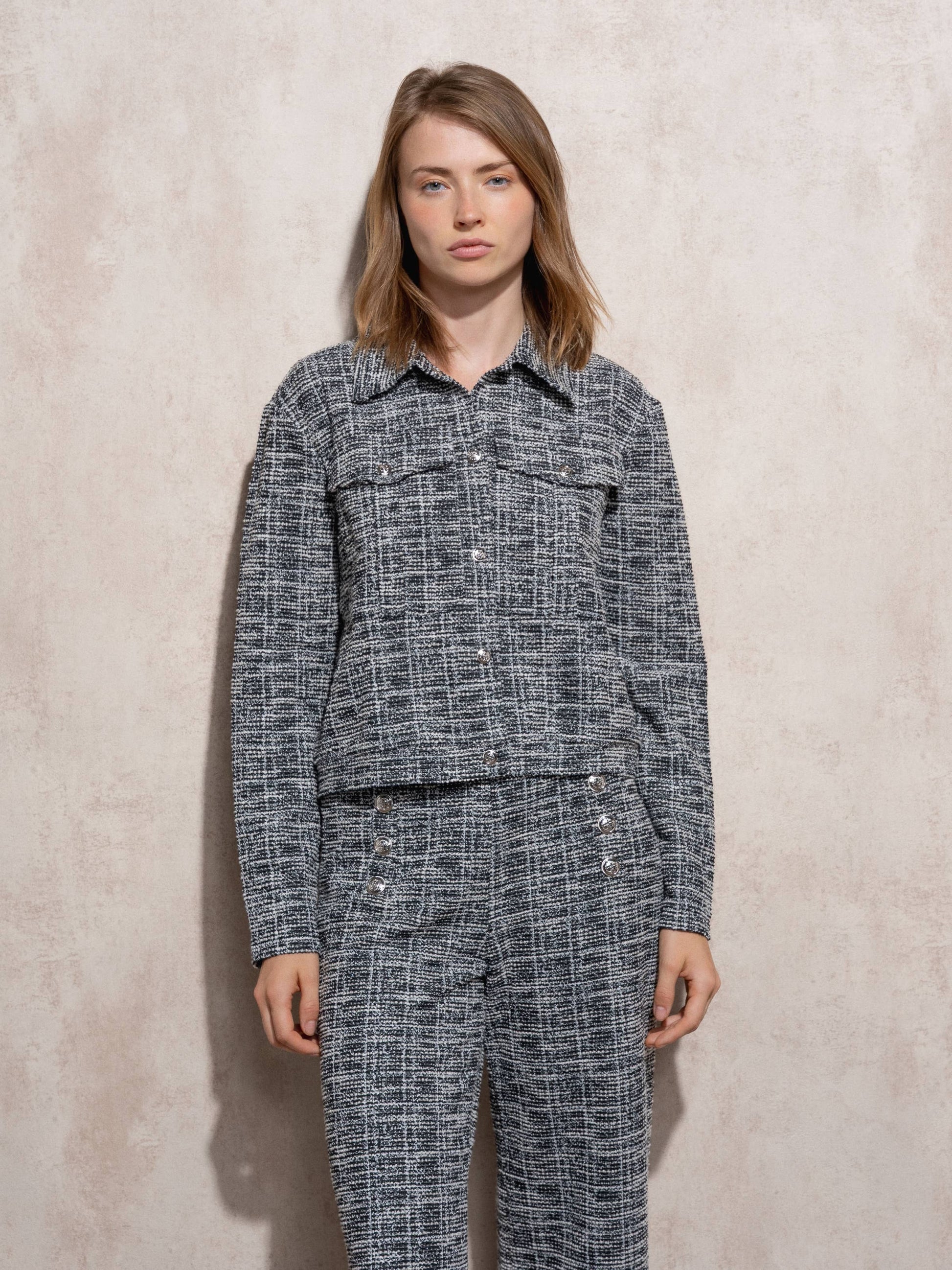 Giacca corta in tweed con bottoni