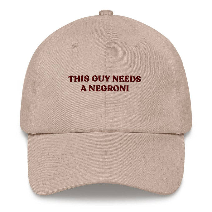 Cappellino con ricamo "This Guy Needs a Negroni"