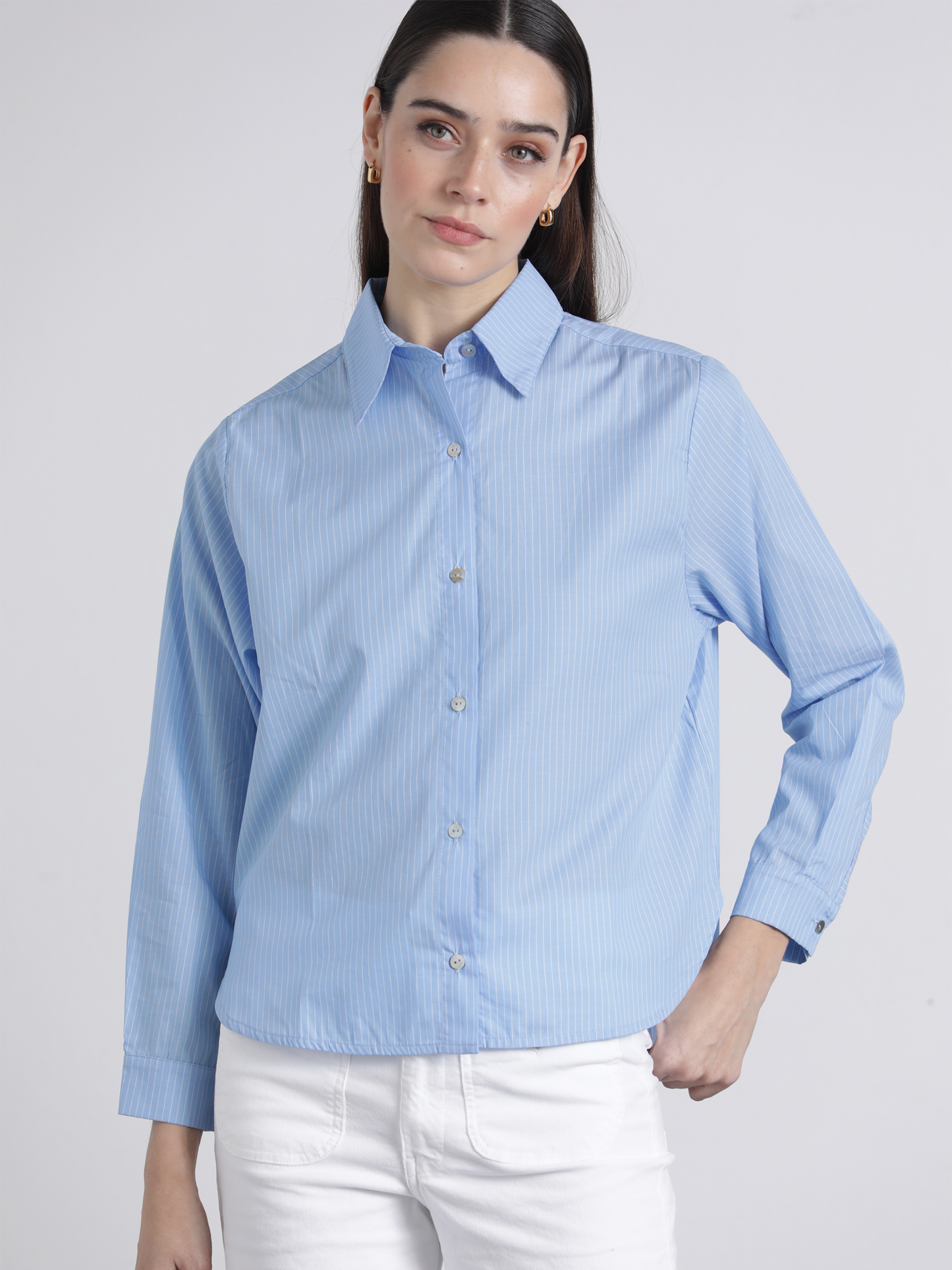 Camicia a righe in cotone azzurra