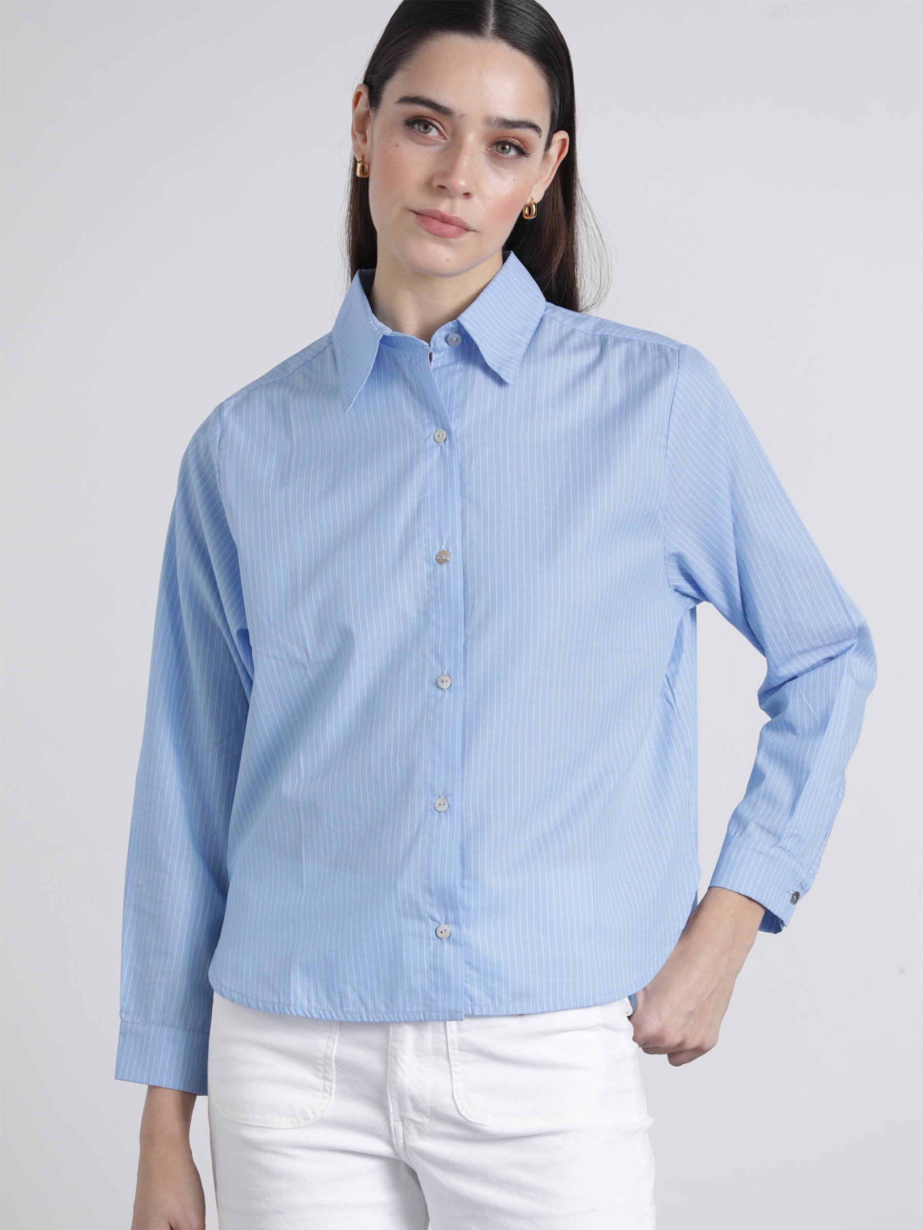 Camicia a righe in cotone azzurra