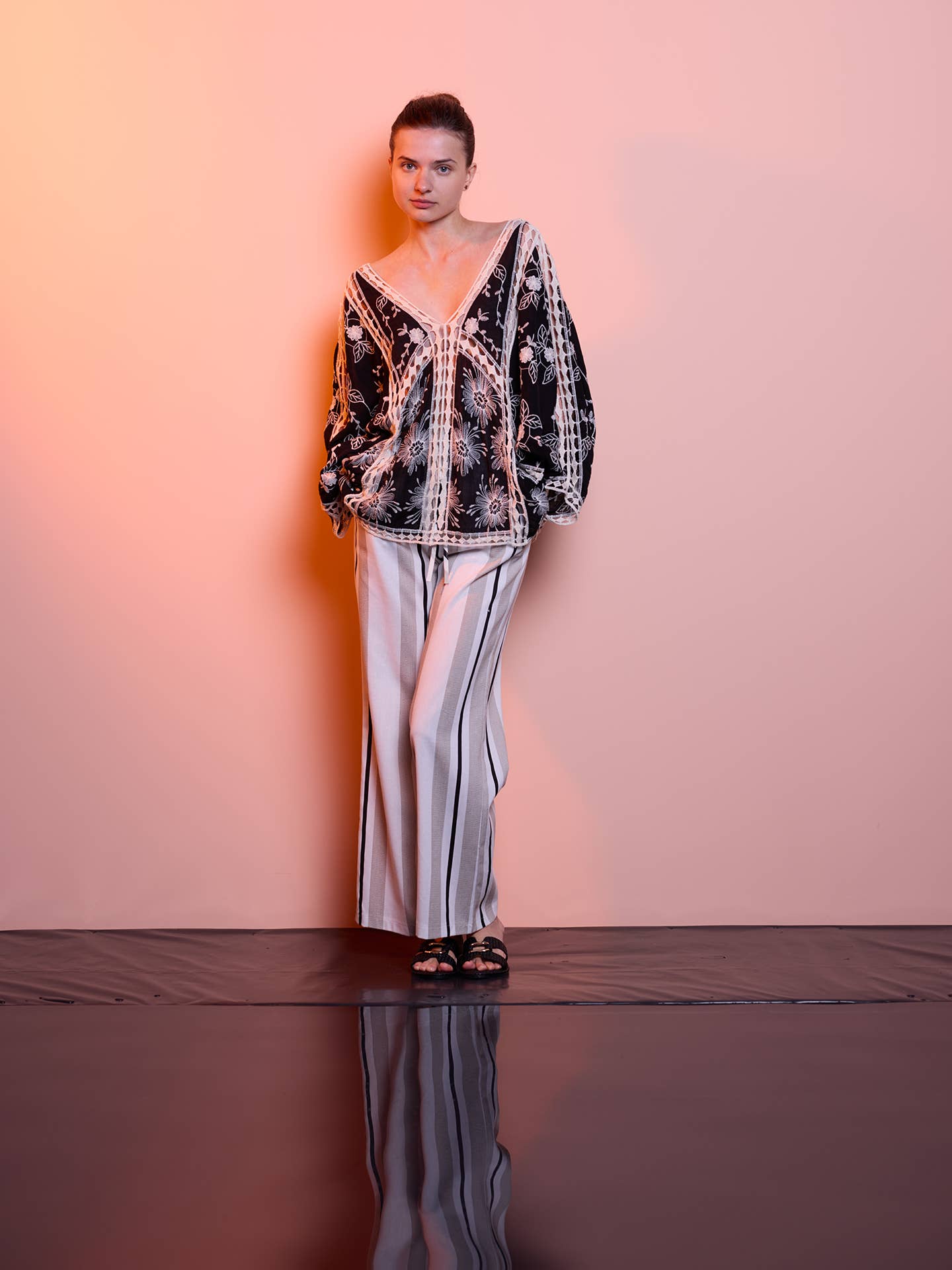 Pantaloni a palazzo a righe color perla