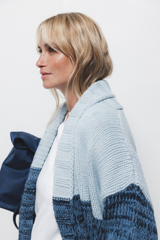 Cardigan bicolore in maglia oversize
