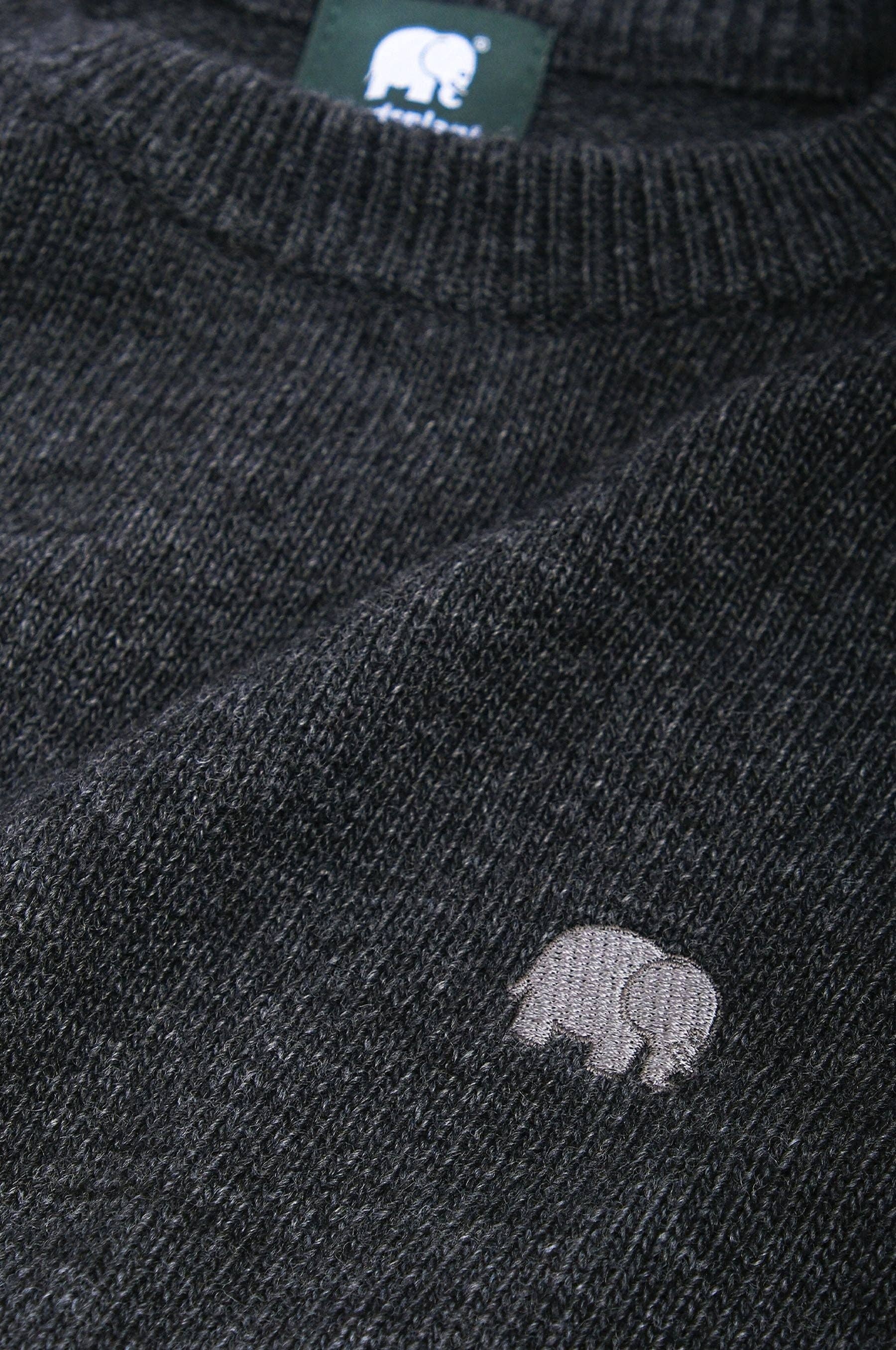 Maglione girocollo in filato riciclato color carbone