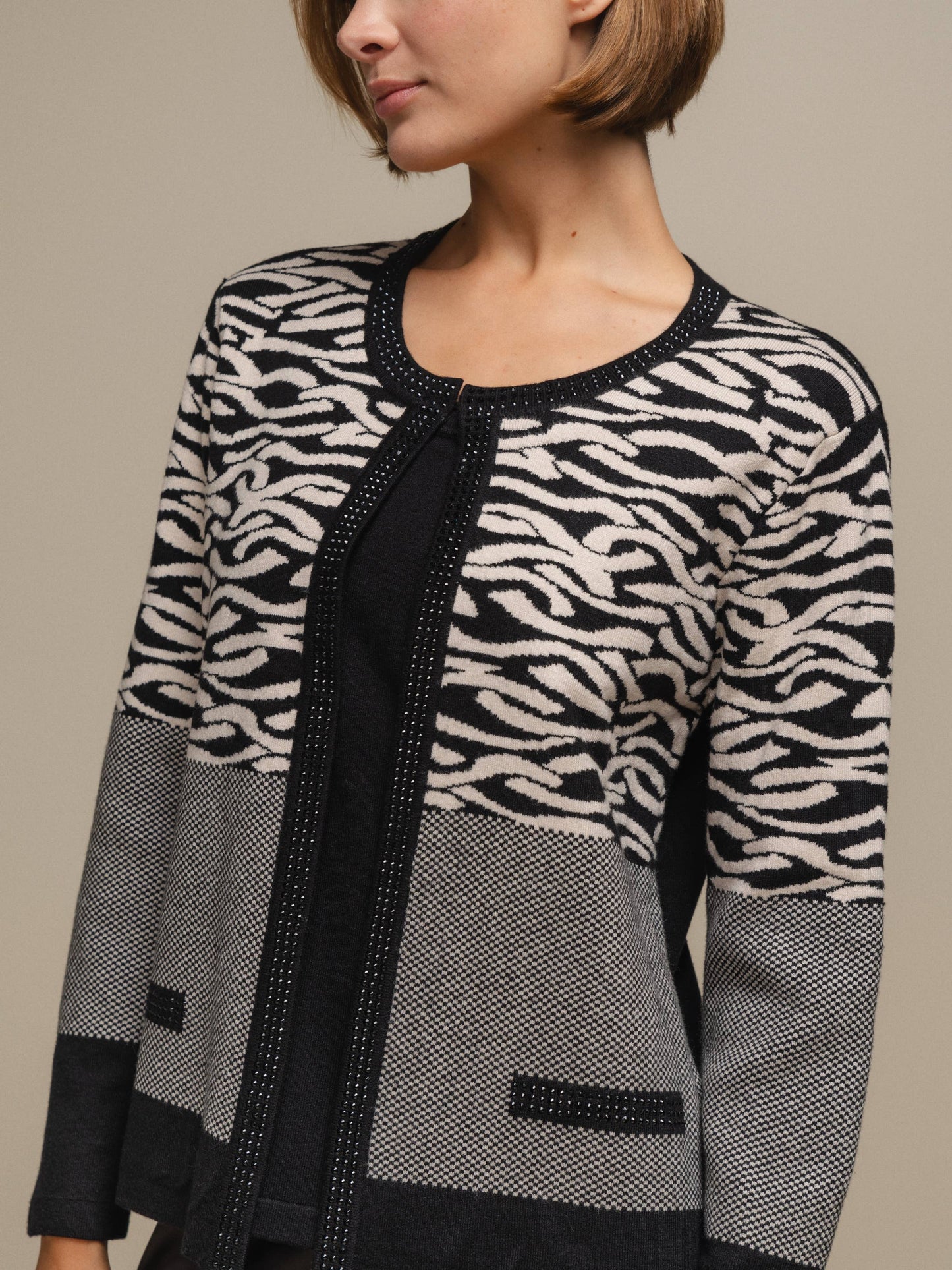 Cardigan donna in maglia jacquard animalier bicolore