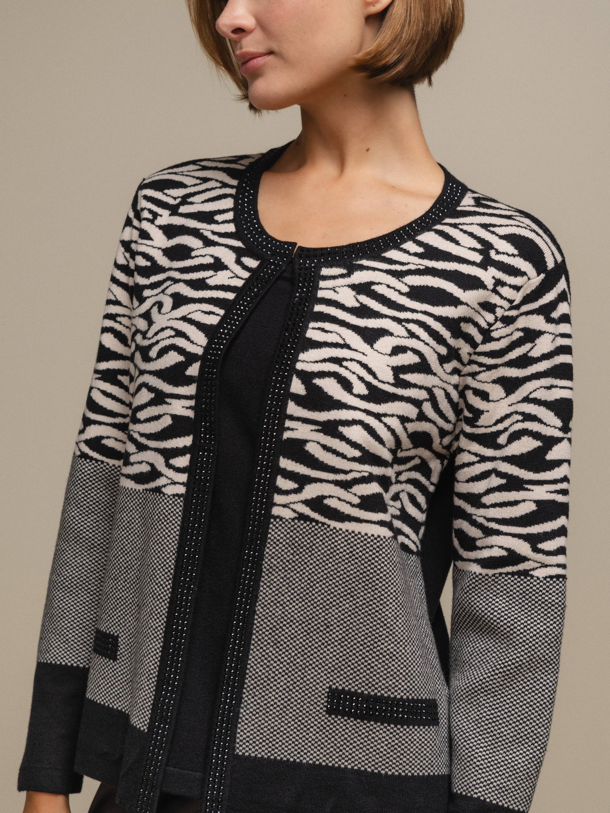 Cardigan donna in maglia jacquard animalier bicolore