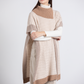 Mantella in maglia bicolor con collo alto