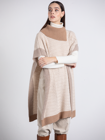 Mantella in maglia bicolor con collo alto