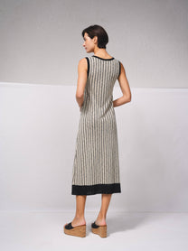 Abito midi in maglia a righe con spacco laterale