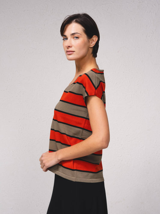 Maglione a righe a maniche corte con scollo a V