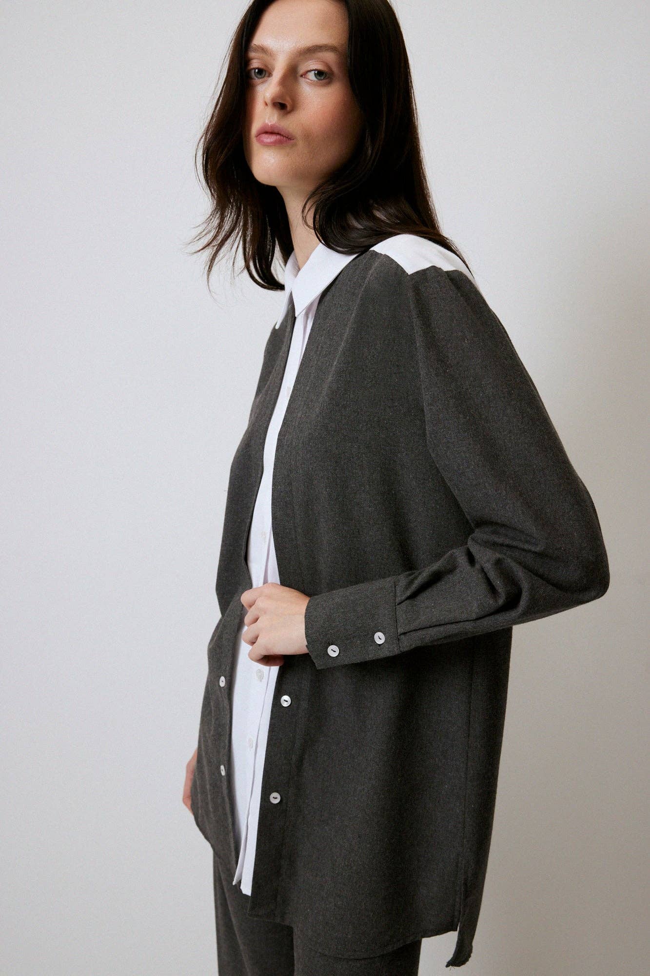 Camicia in tessuto melange bicolor con colletto a contrasto