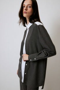 Camicia in tessuto melange bicolor con colletto a contrasto