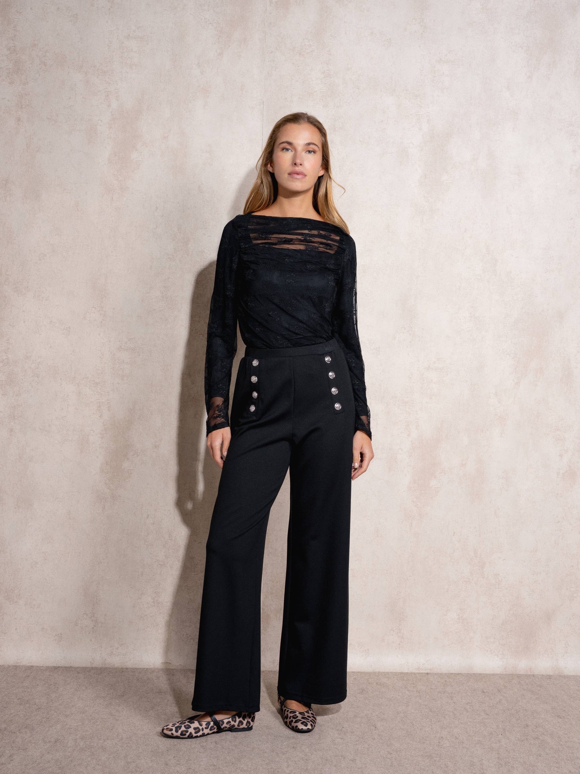 Pantaloni a palazzo a vita alta con bottoni decorativi