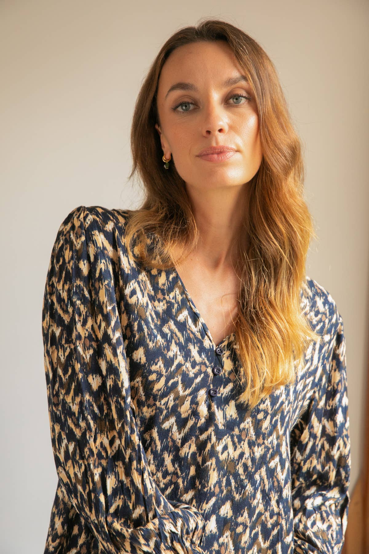 Blusa stampata Calo con scollo a V