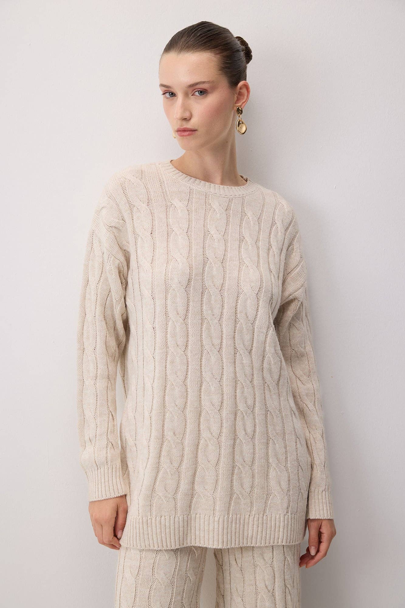 Set maglia e pantaloni in maglia a trecce