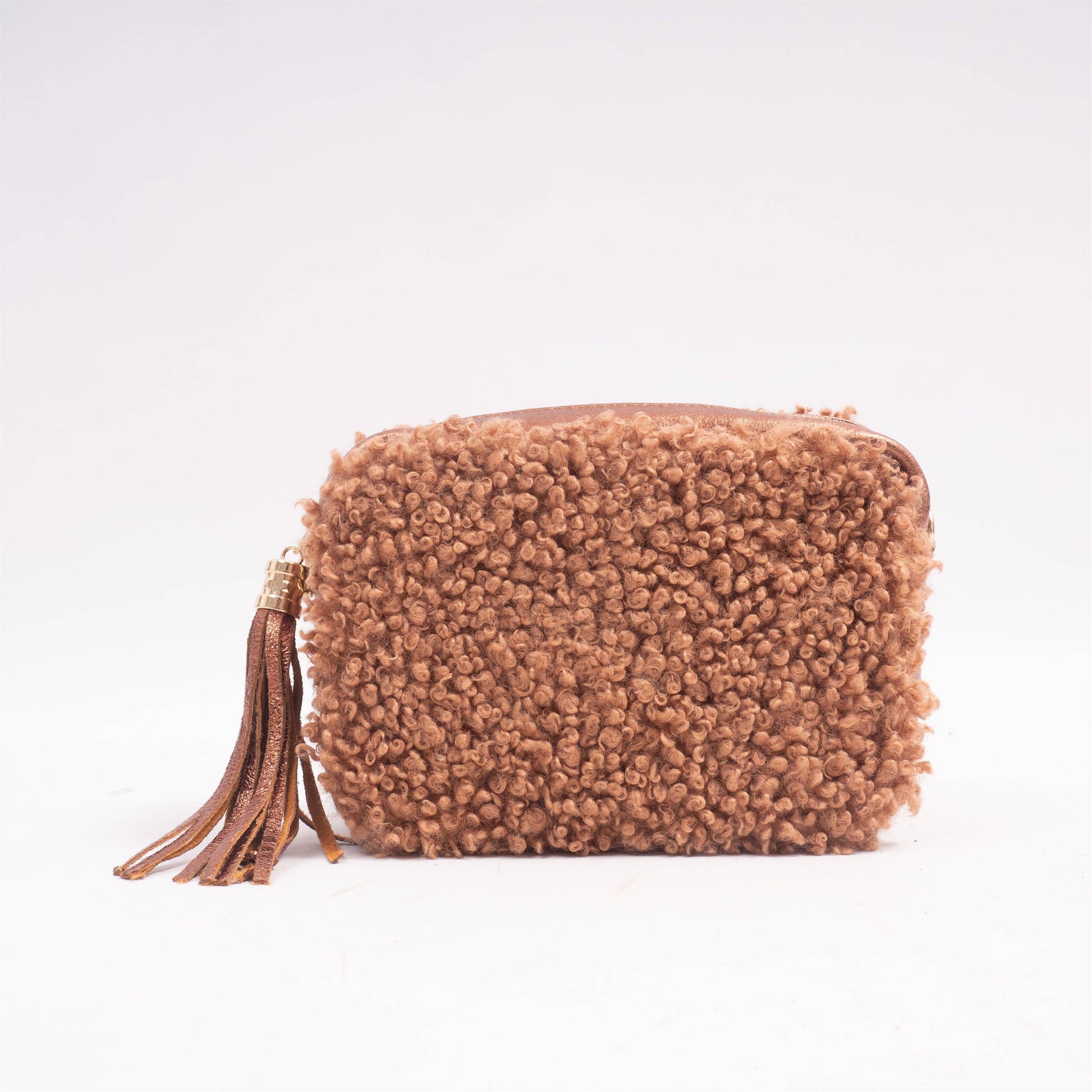 Borsa a tracolla in eco pelliccia con nappa