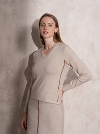 Maglione in maglia con scollo a V e profili a contrasto