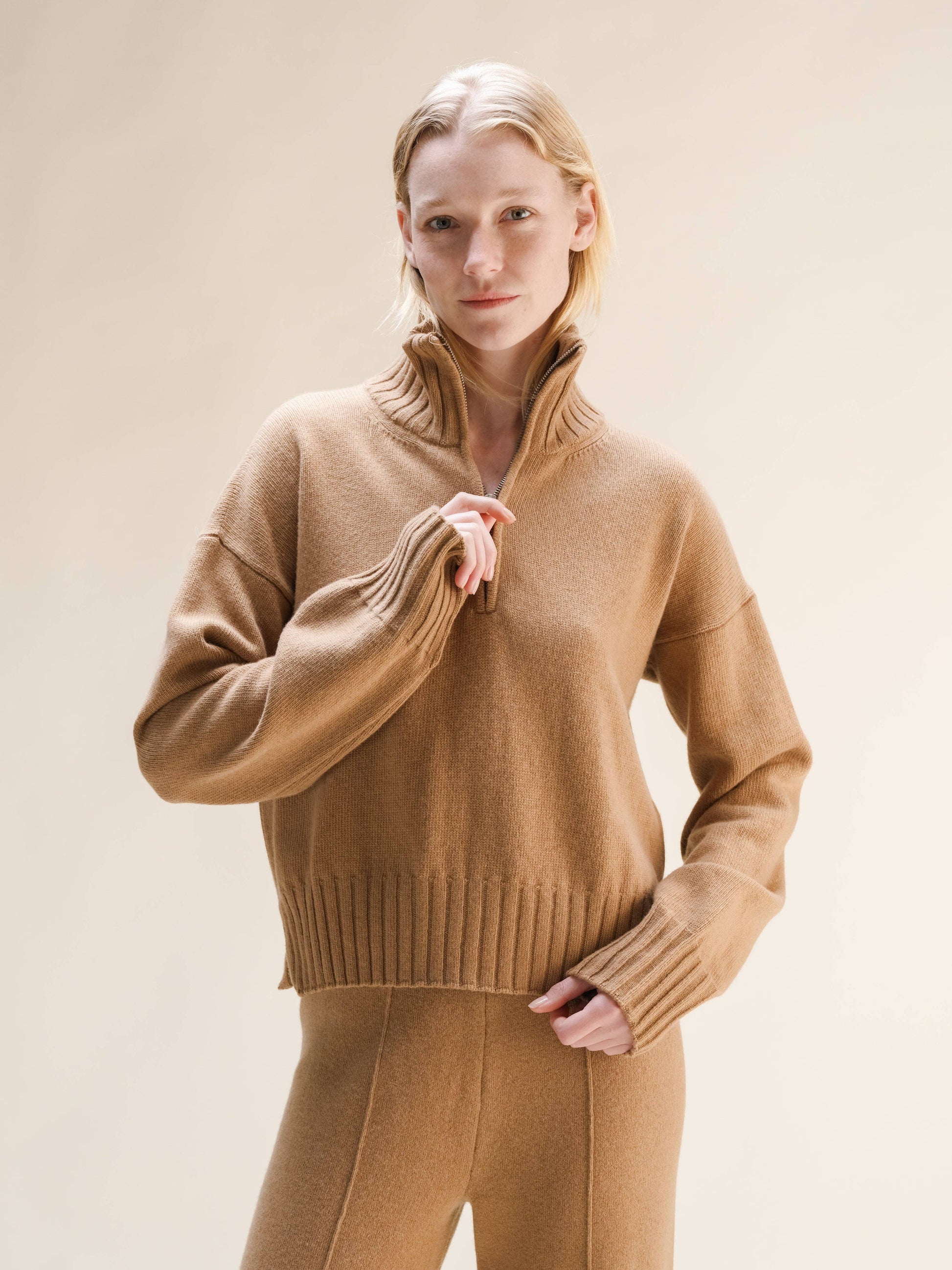 Maglione collo alto con zip in misto cashmere