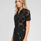Camicia in pizzo nero con colletto e maniche corte
