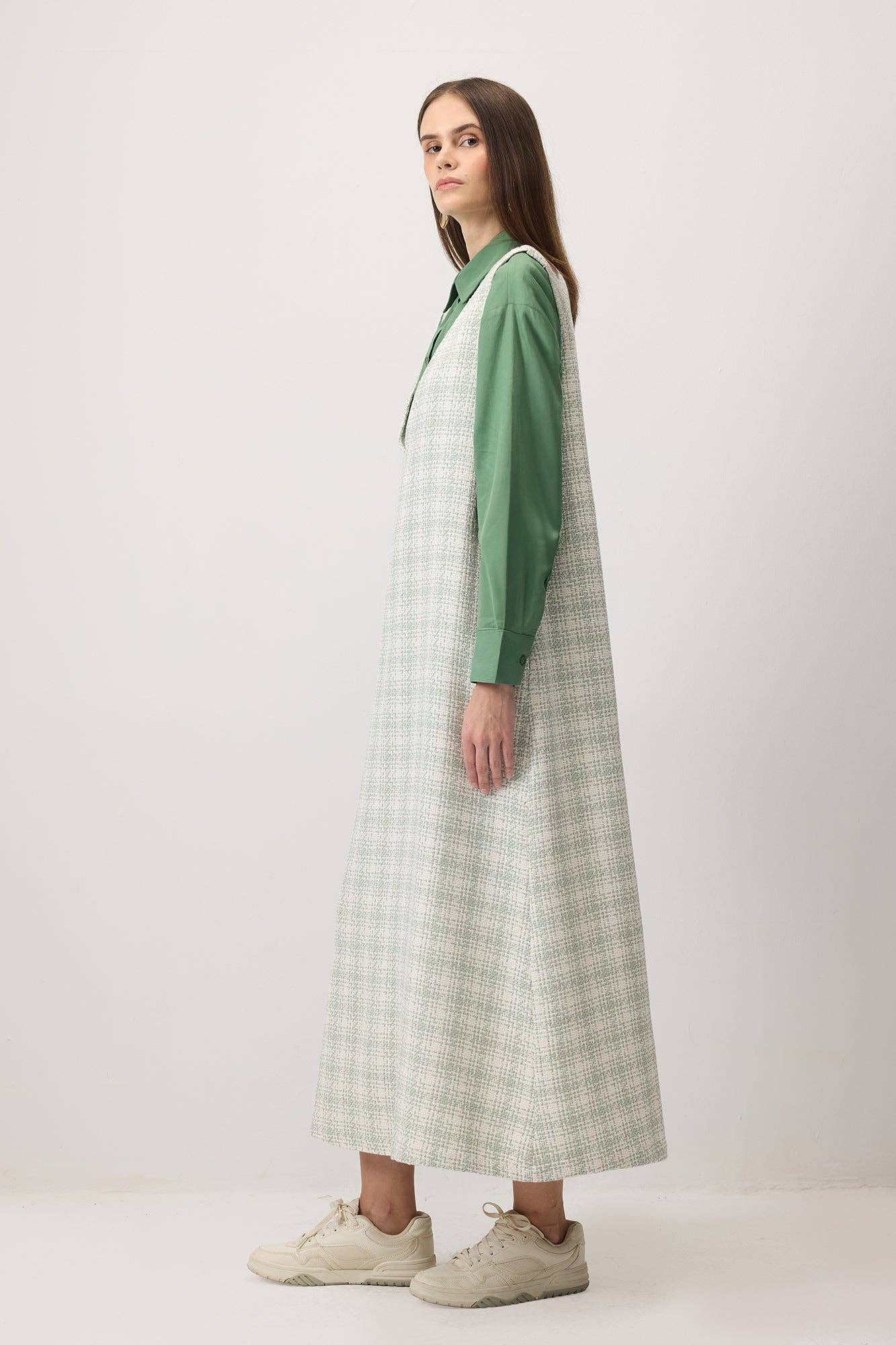 Abito lungo smanicato in tweed