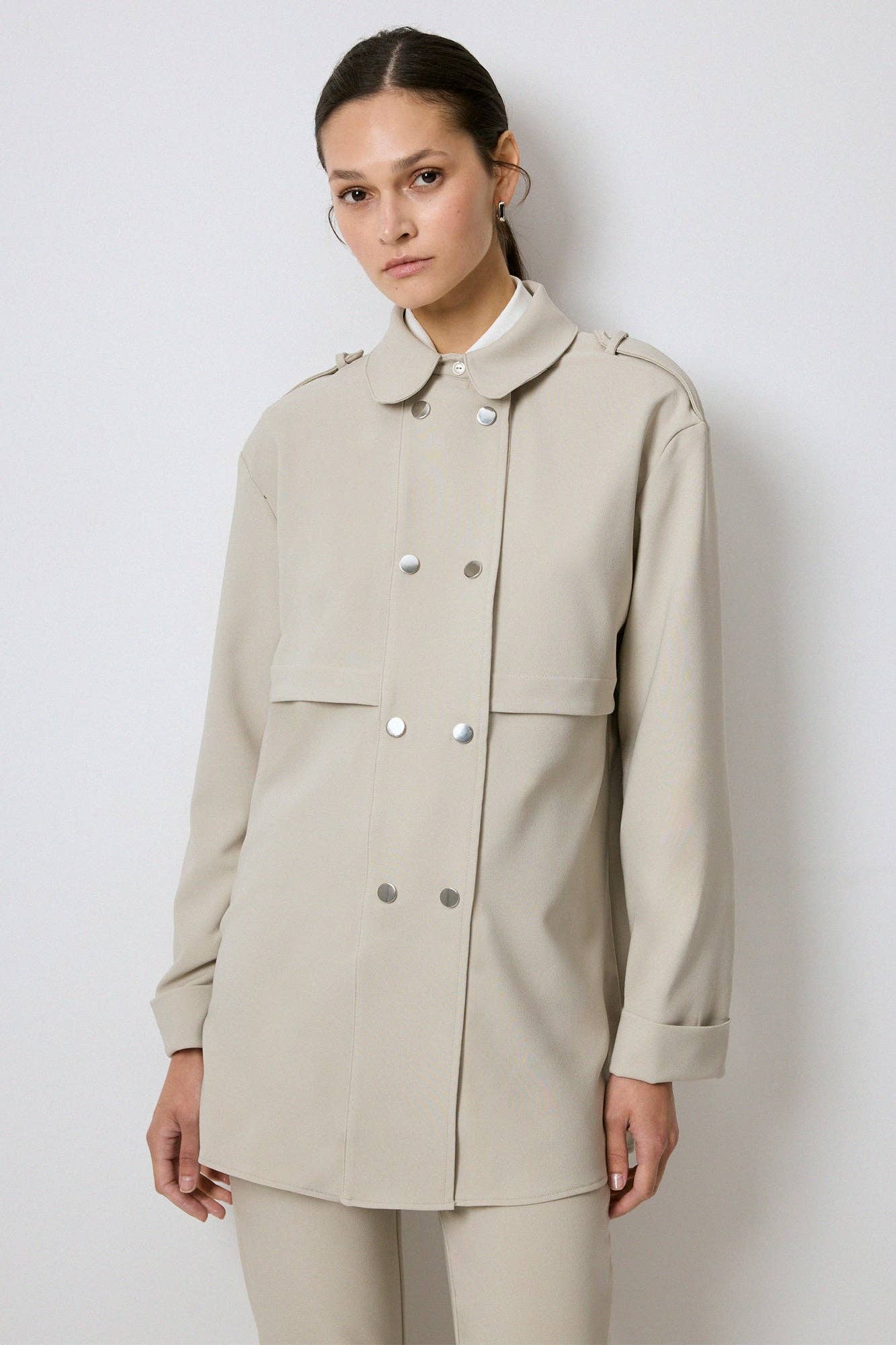 Camicia oversize con spalline e bottoni a pressione