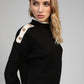 Maglione nero con collo alto e bottoni gioiello sulle spalle