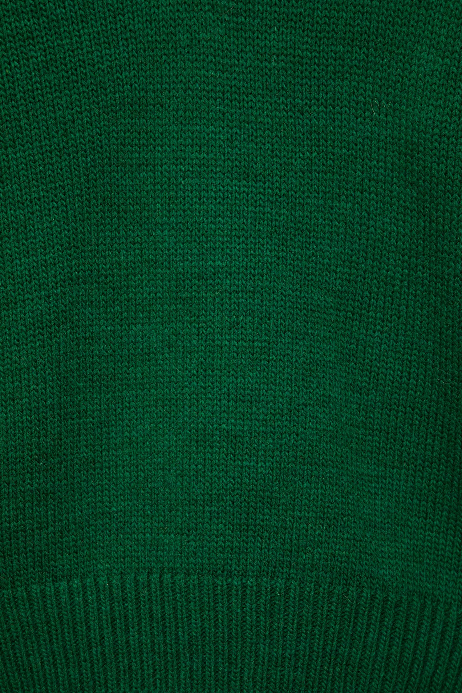 Maglione verde a maglia rasata con scollo a V