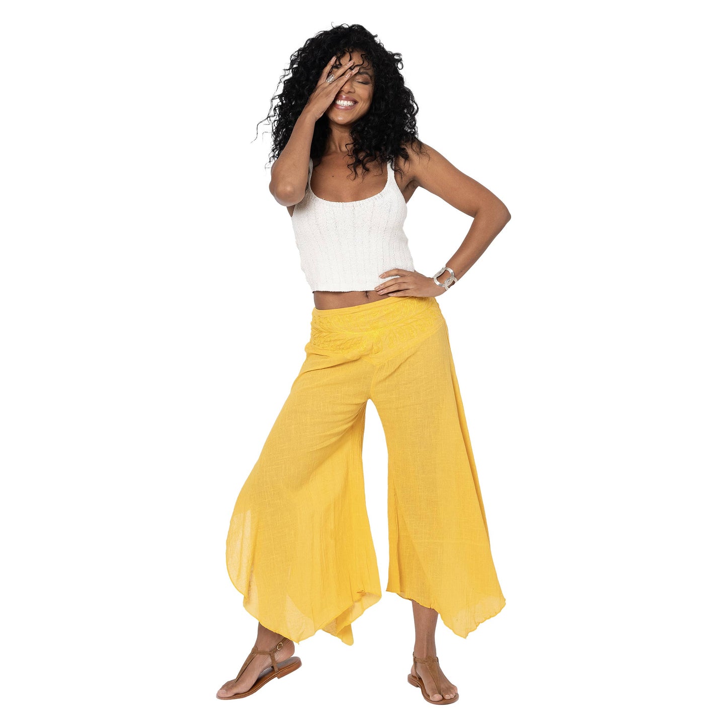 Pantaloni estivi asimmetrici in cotone gialli