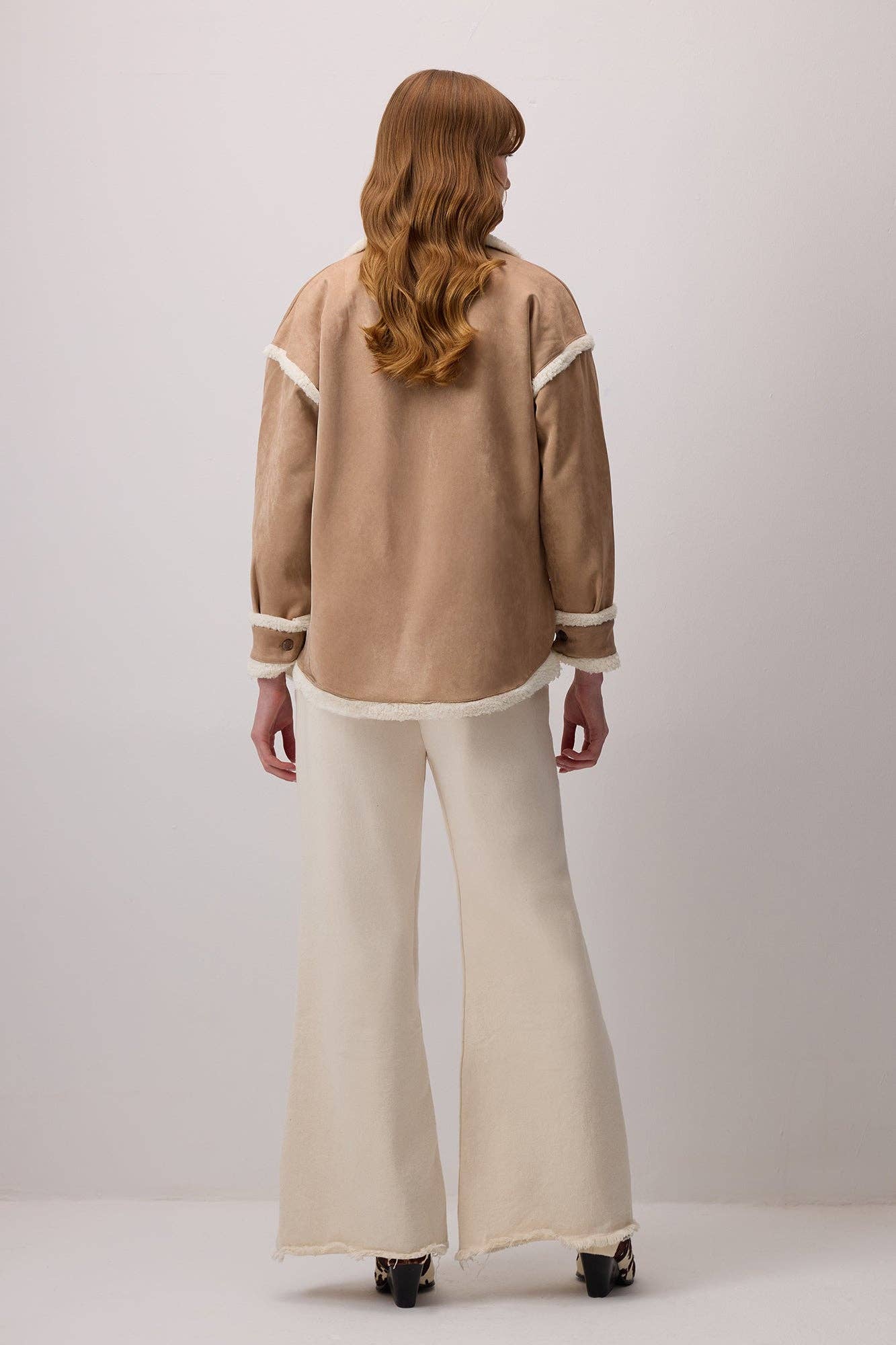 Camicia in suede con dettagli in peluche