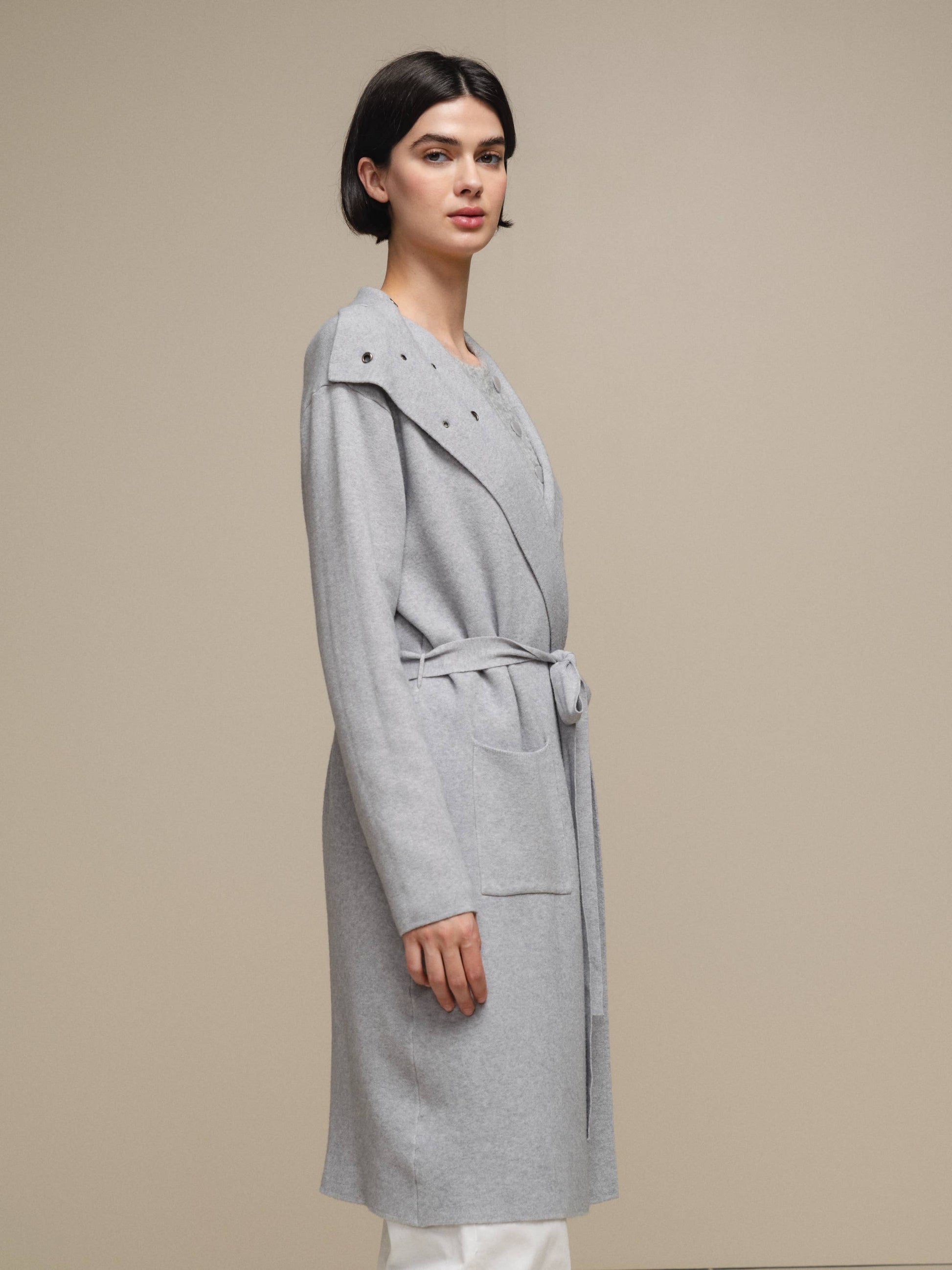 Cappotto cardigan in maglia con cintura e maxi collo