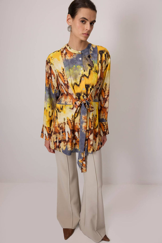Tunica in viscosa multicolor con stampa astratta e cintura
