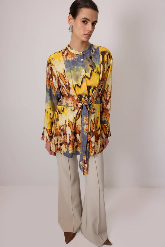 Tunica in viscosa multicolor con stampa astratta e cintura