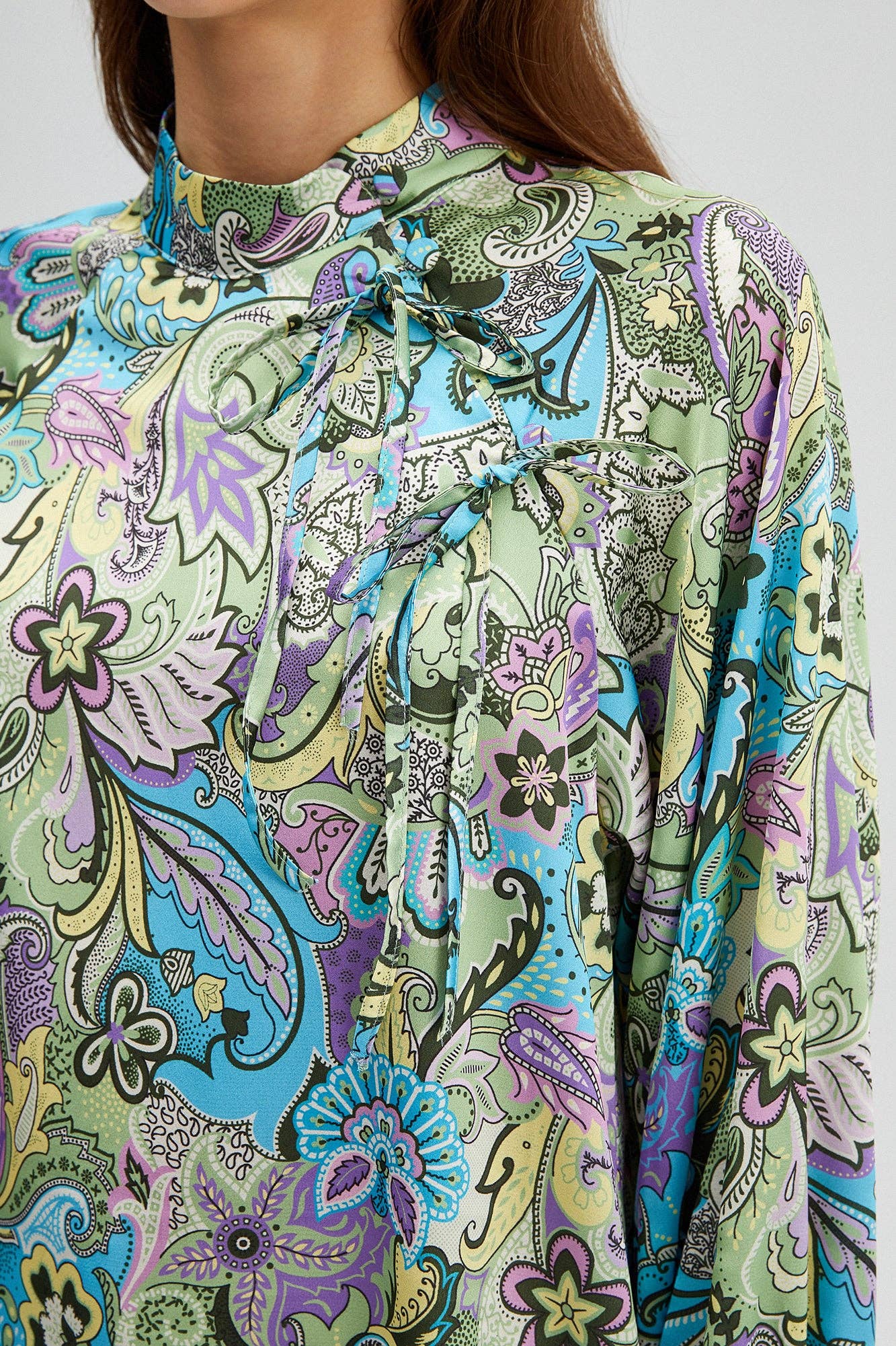 Tunica multicolor con stampa geometrica e collo alla coreana