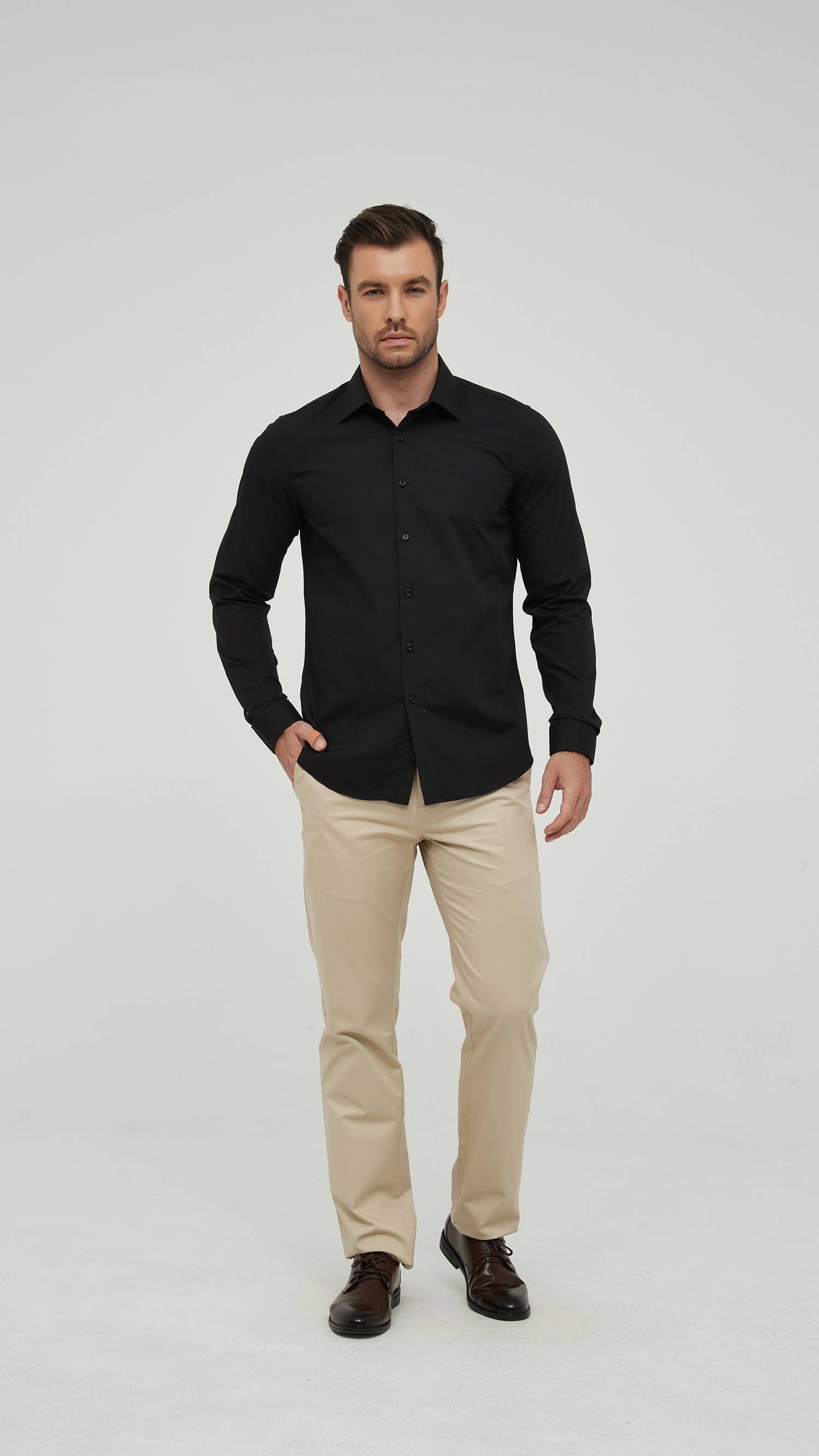 Camicia nera slim fit con collo francese