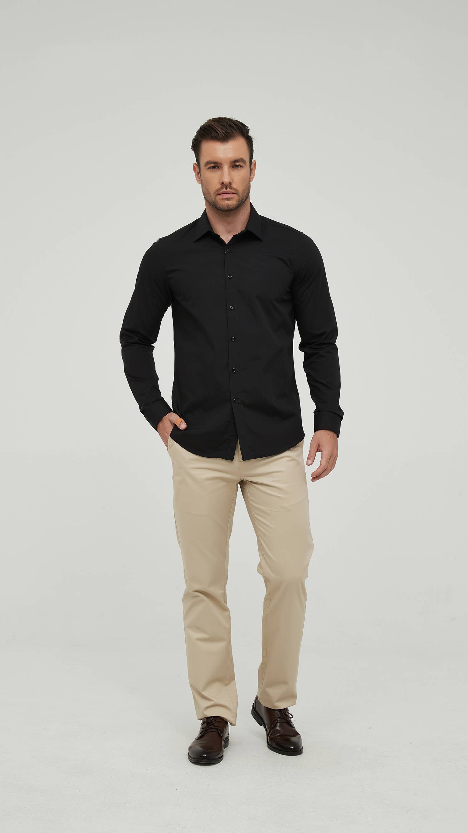 Camicia nera slim fit con collo francese