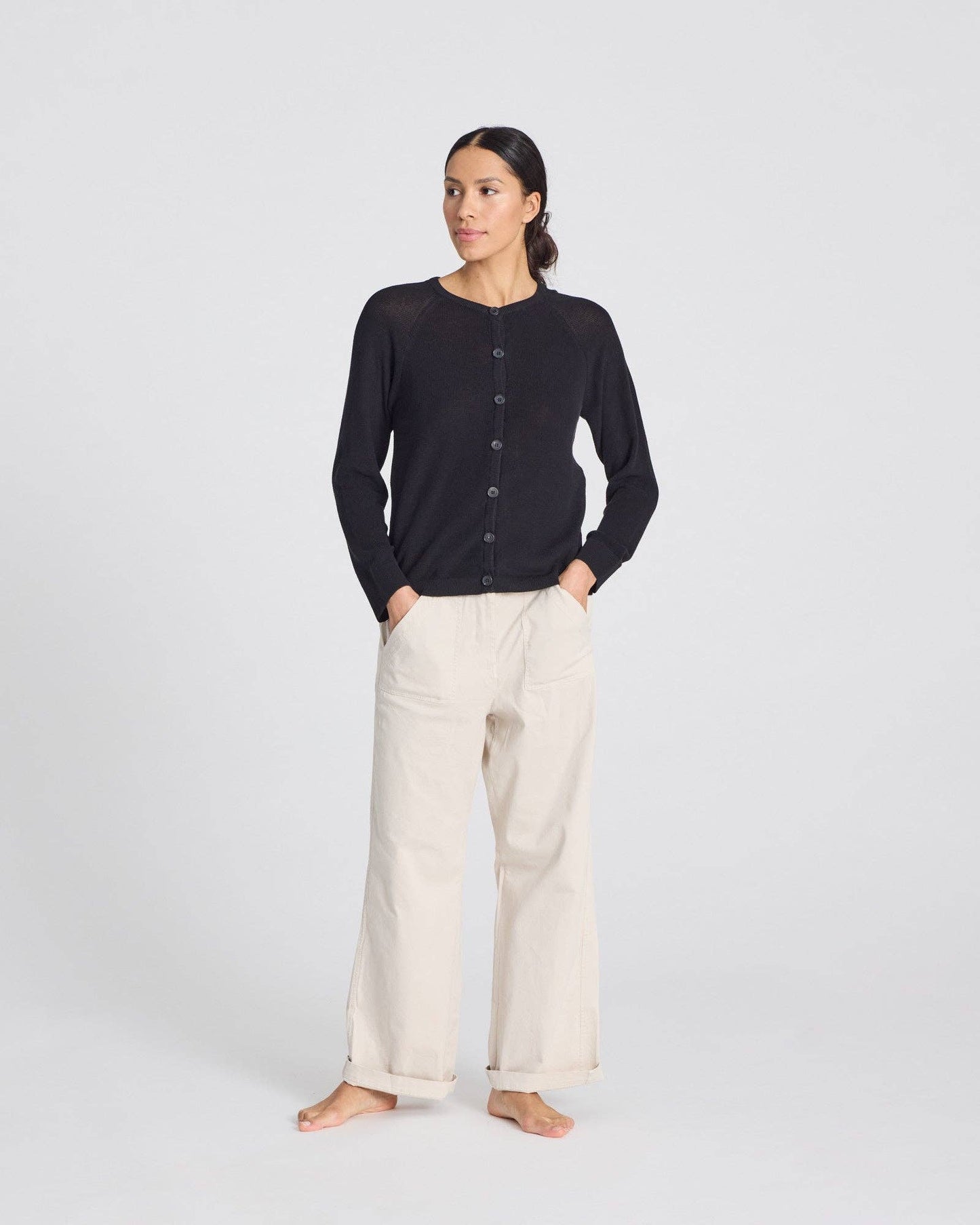 Cardigan Ella in cotone biologico a costine con bottoni, nero