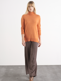 Top dolcevita in maglia morbida